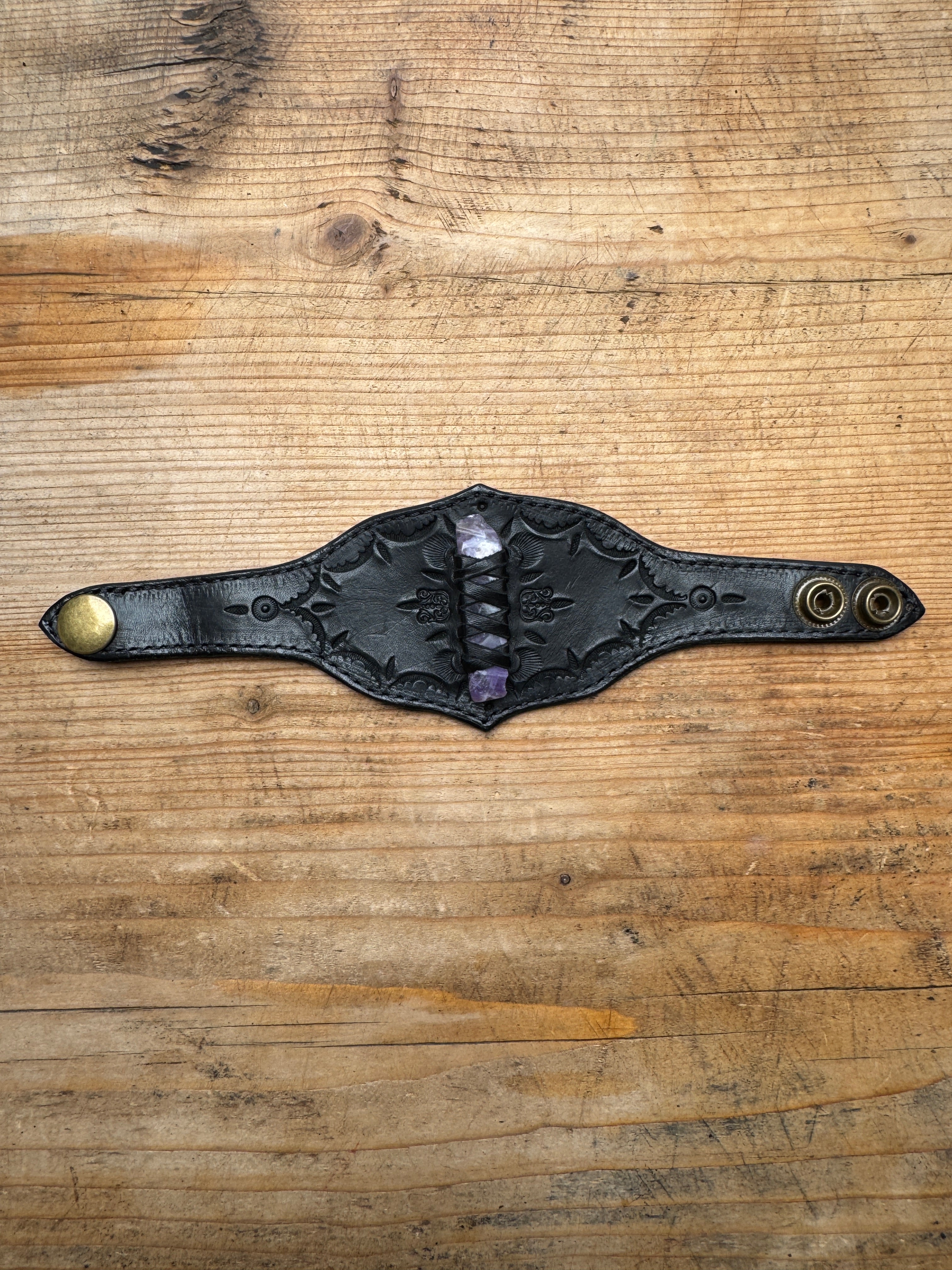 Buck- Crystal Cuff